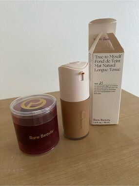 Rare Beauty True to Myself Natural Matte Longwear Foundation Shade: 25 + Sponge